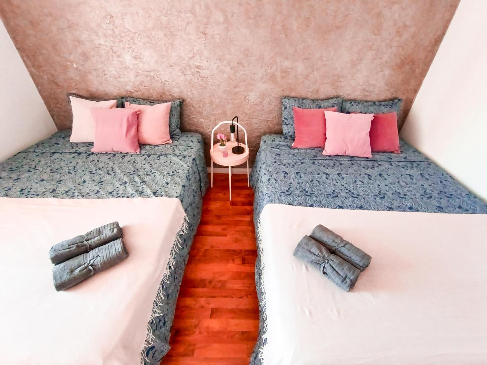 By Urquinaona Private Rooms Барселона Экстерьер фото